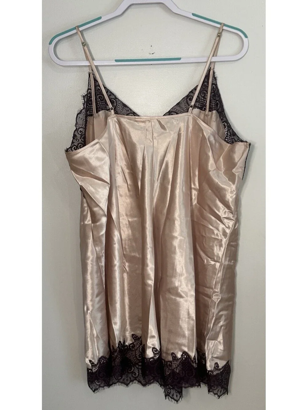 Cacique Luxurious Satin Beige Chemise Dark Purple Lace Contrast Size 18/ 20 EUC.